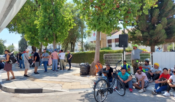 Meclis’te Olağanüstü Genel Kurul devam ederken, belediye emekçileri de eylemlerini sürdürüyor