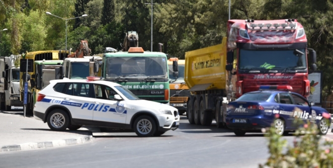 Meclis’te Olağanüstü Genel Kurul devam ederken, belediye emekçileri de eylemlerini sürdürüyor