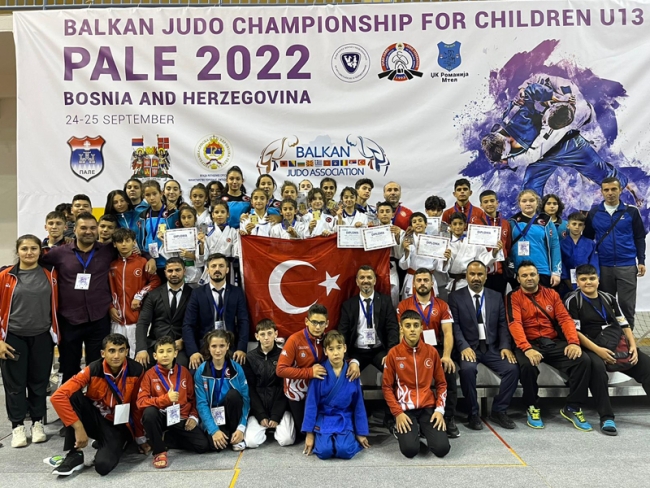 Minikler Balkan Judo Şampiyonası'nın ilk gününde 14 madalya