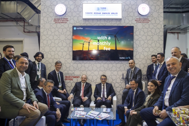 Bakanlar Dönmez ve Varank, WindEnergy fuarına katıldı