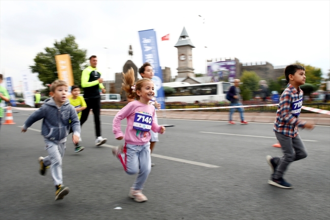 Uluslararası Kayseri Yarı Maratonu başladı