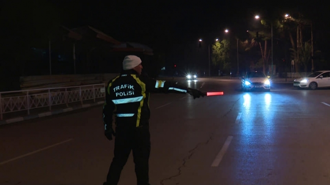 Polis trafikte yine göz açtırmadı