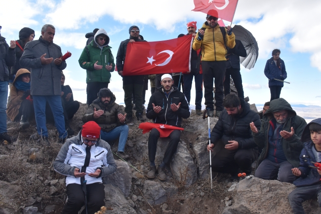 Dağcı gençler ecdadı şehit düştükleri zirvelerde anıyor