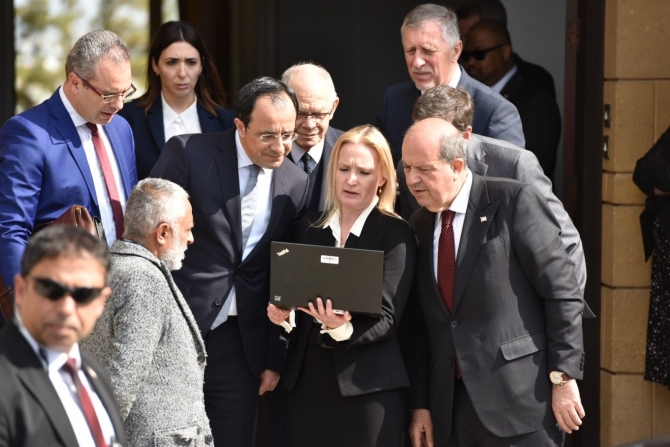 Liderlerin ara bölgedeki gayriresmî görüşme tamamlandı