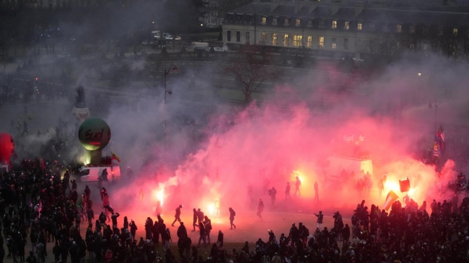 Paris'te emeklilik reformu protestoları