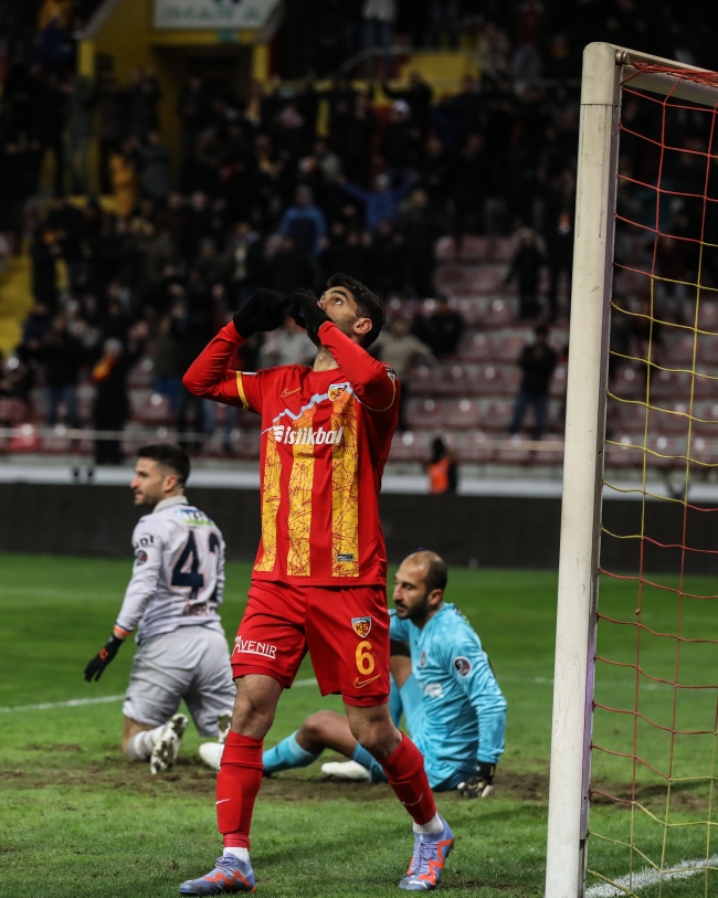 Kayserispor Başakşehir'i tek golle geçti