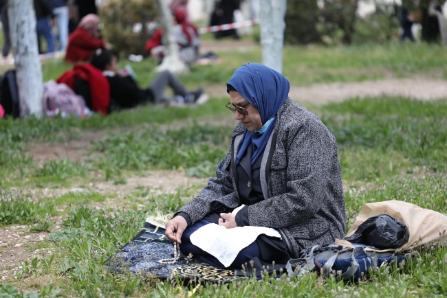 Mescid-i Aksa'da 250 bin kişi cuma namazı kıldı