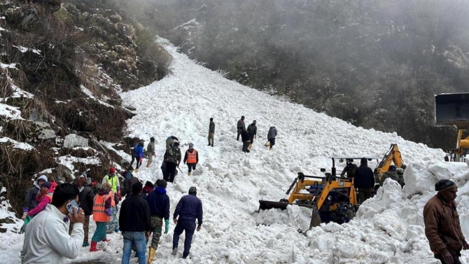 Hindistan'da çığ düşmesi sonucu 6 kişi öldü