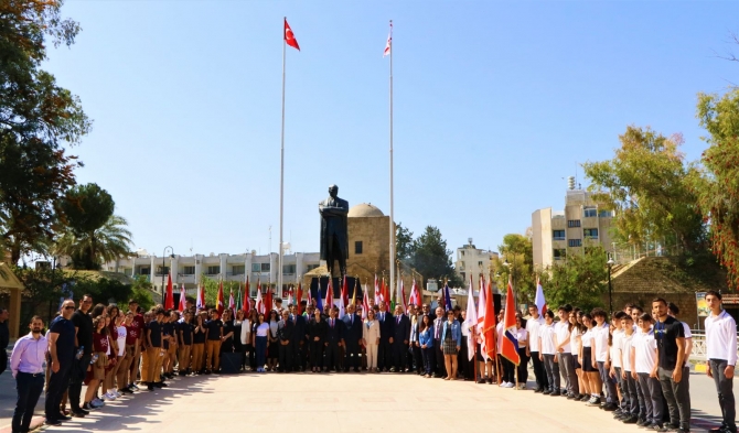 19 Mayıs etkinlikleri Lefkoşa Atatürk Anıtı önünde düzenlenen törenle başladı