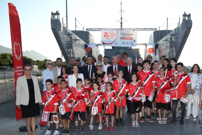 ‘20 Temmuz’da 20 Hamle’ satranç turnuvası tamamlandı..Turnuvada derceye girenler düzenlenen törenle ödüllerini aldı